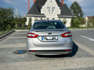 Ford Fusion foto 2