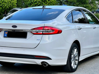 Ford Fusion foto 4