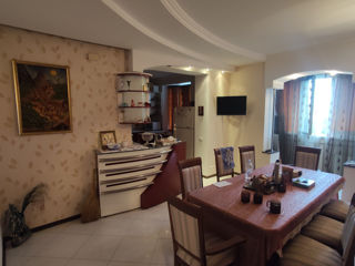 Apartament cu 3 camere, 120 m², Buiucani, Chișinău