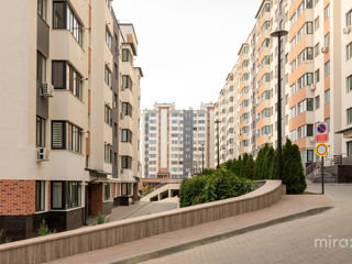 Apartament cu 2 camere, 76 m², Buiucani, Chișinău foto 2