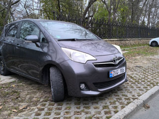 Toyota Verso-S foto 2