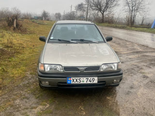 Nissan Sunny foto 2