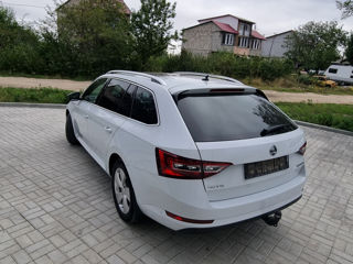 Skoda Superb foto 1