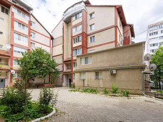 Apartament cu 3 camere, 150 m², Botanica, Chișinău foto 17