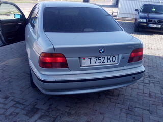 BMW 5 Series foto 3