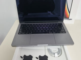 MacBook Pro 14 inc foto 2