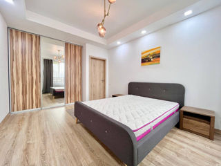 Apartament cu 2 camere, 70 m², Centru, Chișinău foto 2