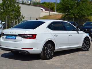 Skoda Superb foto 2