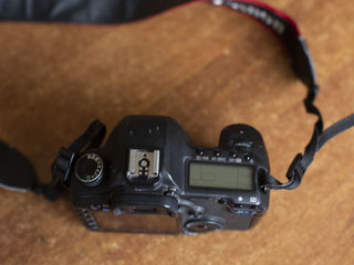 Продам тушку Canon 5D MARK2 в хорошем состоянии+объектив Canon 50 mm 1.4. foto 2
