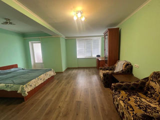 Apartament cu 2 camere, 90 m², Centru, Chișinău foto 2