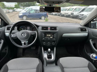 Volkswagen Jetta foto 7