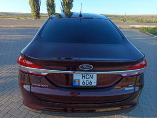 Ford Fusion foto 2