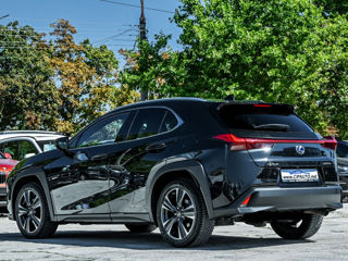 Lexus UX foto 2