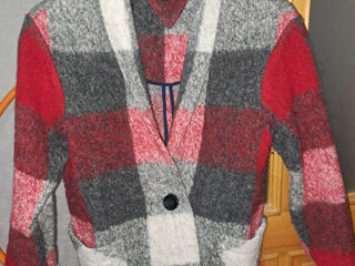 Продам пальто Tommy Hifiger, рост 128, но на худенькую девочку идет и на 135 так как о