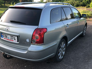 Toyota Avensis foto 8