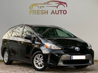 Toyota Prius v foto 1