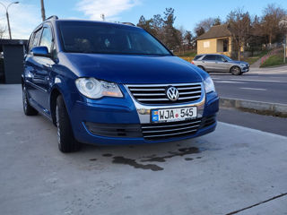 Volkswagen Touran foto 2