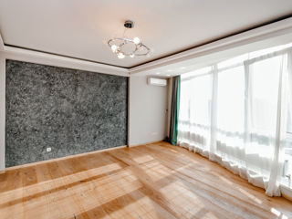 Apartament cu 2 camere, 70 m², Botanica, Chișinău foto 2