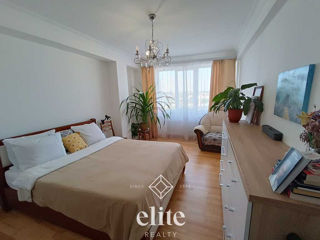Apartament cu 2 camere, 71 m², Centru, Chișinău foto 2