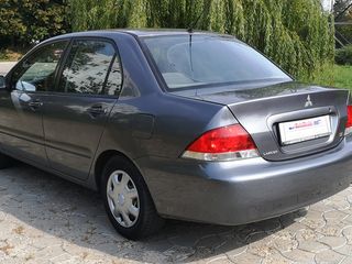 Mitsubishi Lancer foto 11