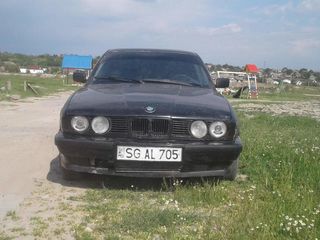 BMW 5 Series foto 1