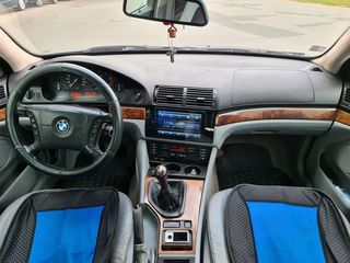 BMW 5 Series foto 8