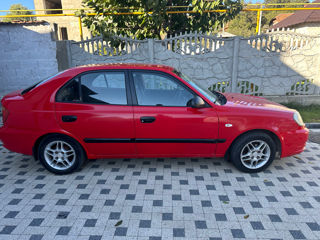 Hyundai Accent foto 2