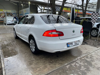 Skoda Superb foto 1