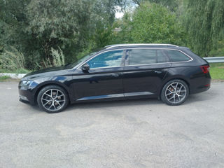 Skoda Superb foto 2