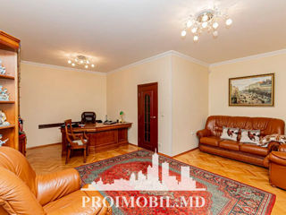 Casă spre vânzare cu 8 camere, 427 m2 în Chișinău, Centru foto 9