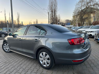 Volkswagen Jetta foto 2