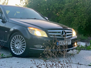 Mercedes C-Class foto 9