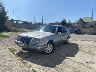 Mercedes Series (W124) foto 1