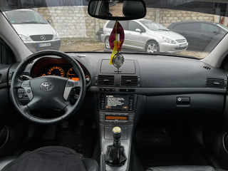 Toyota Avensis foto 10