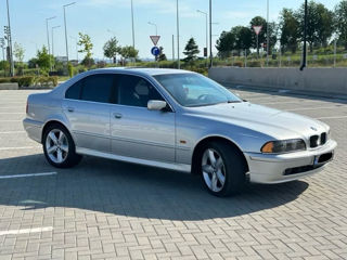 BMW 5 Series foto 3