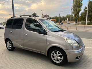 Toyota Yaris Verso foto 4