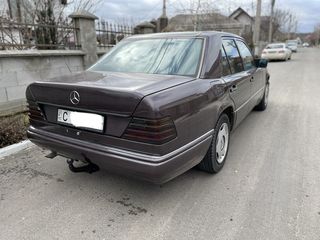 Mercedes Series (W124) foto 4