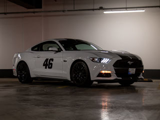 Ford Mustang foto 1