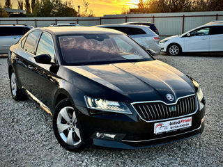 Skoda Superb foto 2