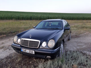 Mercedes E-Class foto 1