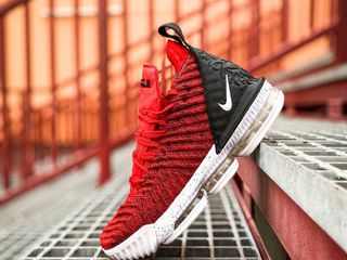 Nike LeBron 16 Red foto 3