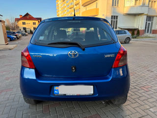 Toyota Yaris foto 8