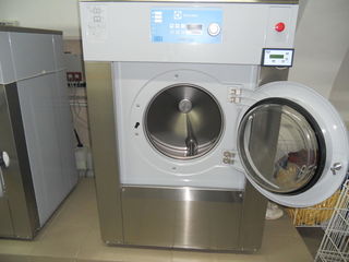 Продается  профессиональная  стиральная  машина  electrolux