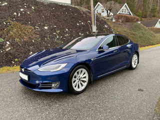 Tesla Model S foto 2