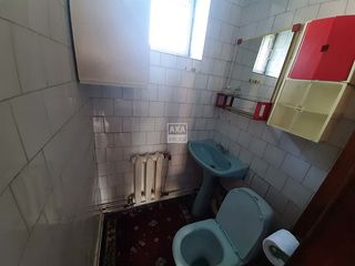 Apartament cu 3 camere, încălzire autonomă în sectorul Centru. foto 8