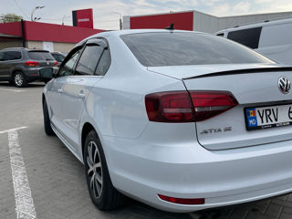 Volkswagen Jetta foto 4