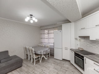 Apartament cu 2 camere, 80 m², Centru, Chișinău foto 1