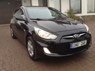 Hyundai Accent foto 1