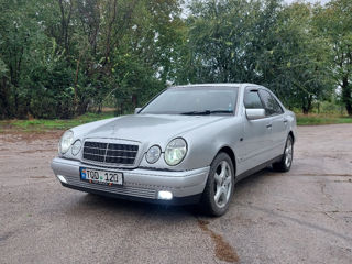 Mercedes E-Class foto 3