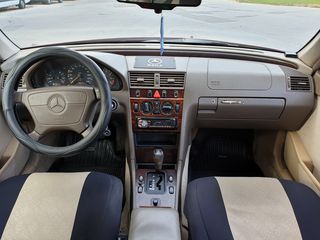 Mercedes C Class foto 8